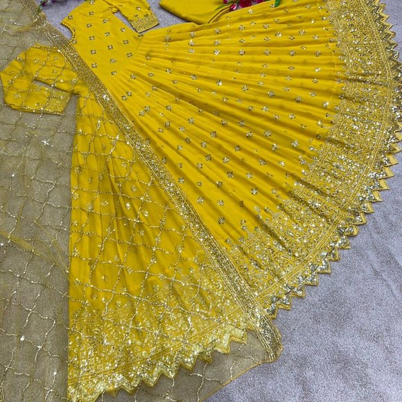 GEORGETTE HEAVY WEDDING WEAR GOWN SET WITH SEQUENCE EMBROIDERY WORK AND DUPATTAA - Picture 6 of 6